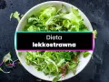 Sałatka z liści sałaty i rukoli, idealna na dietę lekkostrawną.