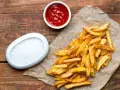 Złociste frytki z McDonald's, idealne do posolenia lub maczania w keczupie. Zastanawiasz się nad ich frytki mcdonald kcal?
