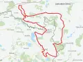 Mapa z zaznaczonym czerwonym szlakiem rowerowym, biegnącym przez tereny z nazwami miejscowości jak Łaziska, Petrovice, Karviná i Jastrzębie-Zdrój.