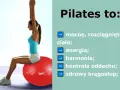 Kobieta ćwiczy pilates na czerwonej piłce. Pilates to: mocne, rozciągnięte ciało, energia, harmonia, kontrola oddechu, zdrowy kręgosłup.