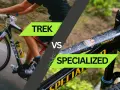 Porównanie rowerów: Trek kontra Specialized. Widok na rower szosowy Trek i rower górski Specialized.