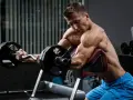 Rozciąganie bicepsa: Czy robisz to dobrze? Uniknij błędów!