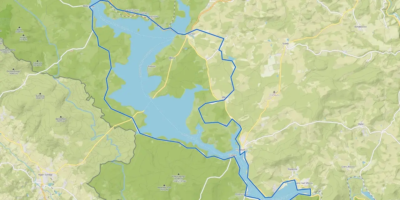 Trasy rowerowe Czechy: malownicza pętla wokół jeziora Lipno, przez malownicze wsie i wzgórza Szumawy.