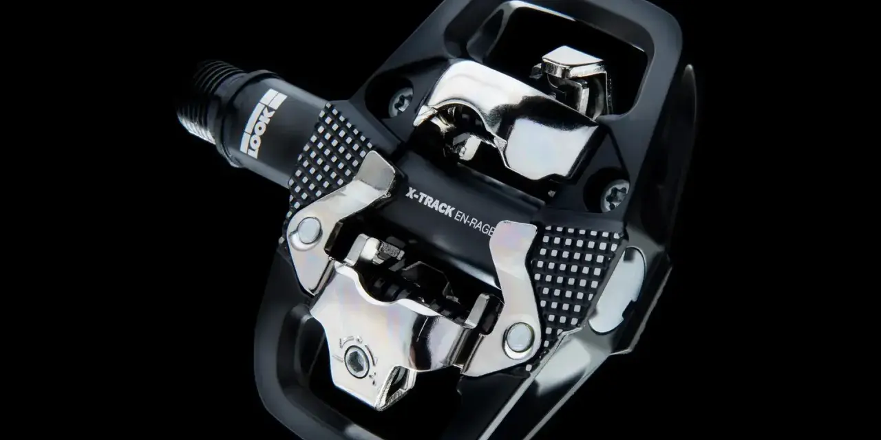 Czarny pedał rowerowy LOOK X-TRACK EN-RAGE z mechanizmem SPD.