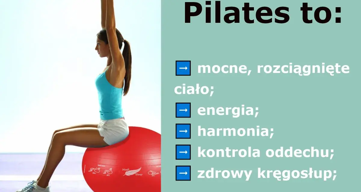 Kobieta ćwiczy pilates na czerwonej piłce. Pilates to: mocne, rozciągnięte ciało, energia, harmonia, kontrola oddechu, zdrowy kręgosłup.