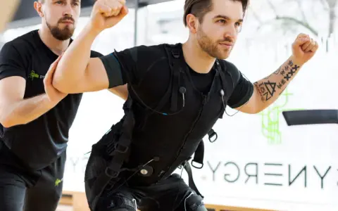 Ile kosztuje trening EMS? Pełny przewodnik po cenach i zniżkach