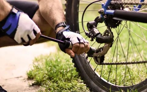 Pompowanie roweru: Jak to zrobić dobrze? Uniknij błędów!