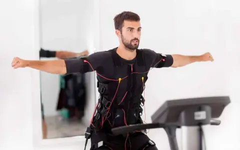 Trening EMS: Szybkie efekty w 20 min? Sprawdź, jak to działa!