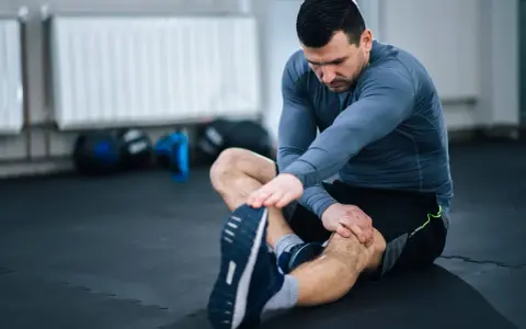 Jak rozciągać nogi? Twój przewodnik do sprawności i ulgi!
