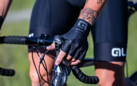Jakie rękawiczki na rower? Znajdź idealne dopasowanie i komfort