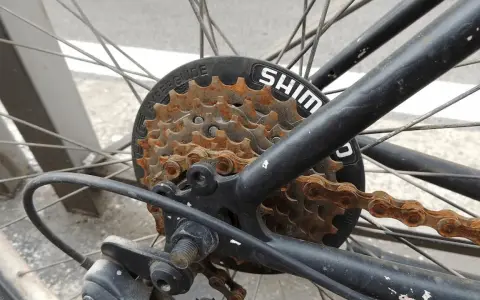 Jak usunąć rdzę z kierownicy roweru? Odkryj sekrety eksperta