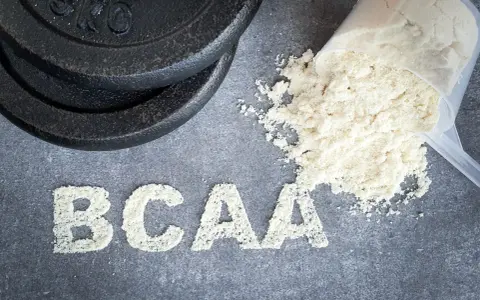 BCAA: Przed czy po treningu? Klucz do maksymalnych efektów