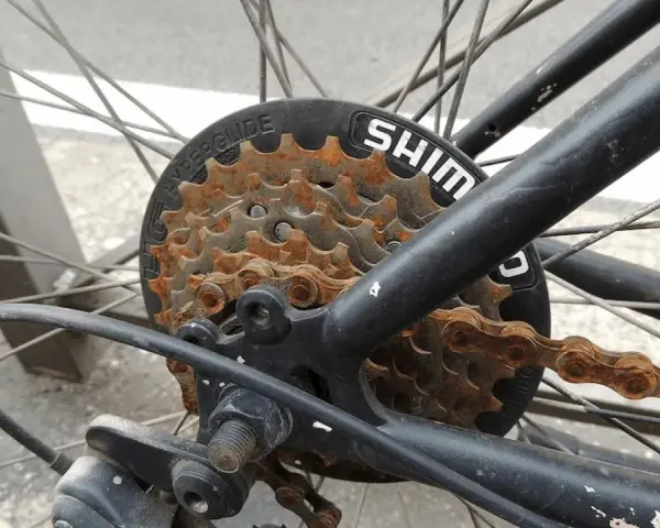 Jak usunąć rdzę z kierownicy roweru? Odkryj sekrety eksperta