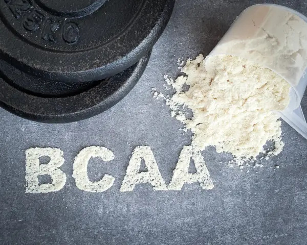BCAA: Przed czy po treningu? Klucz do maksymalnych efektów
