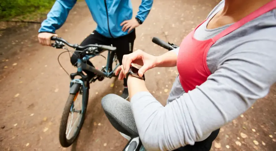 50 km na rowerze: ile kalorii? Zmaksymalizuj swoje spalanie!