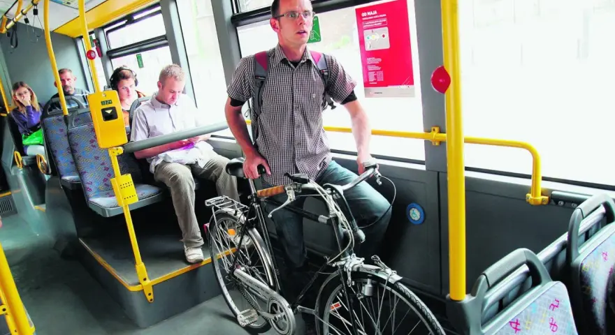 Rower w autobusie? Wszystko, co musisz wiedzieć o przewozie!