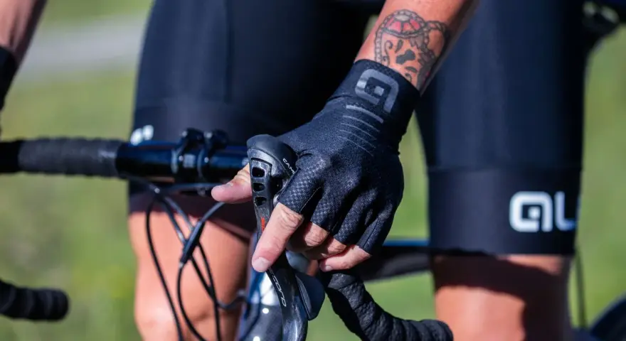 Jakie rękawiczki na rower? Znajdź idealne dopasowanie i komfort