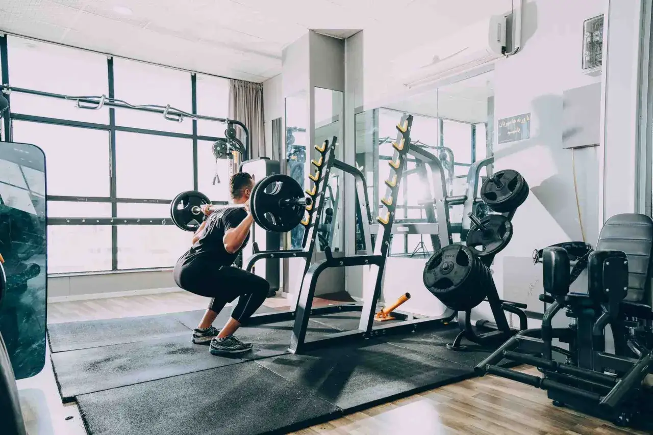 Wykres por&oacute;wnujący spalanie kalorii podczas cardio i treningu siłowego