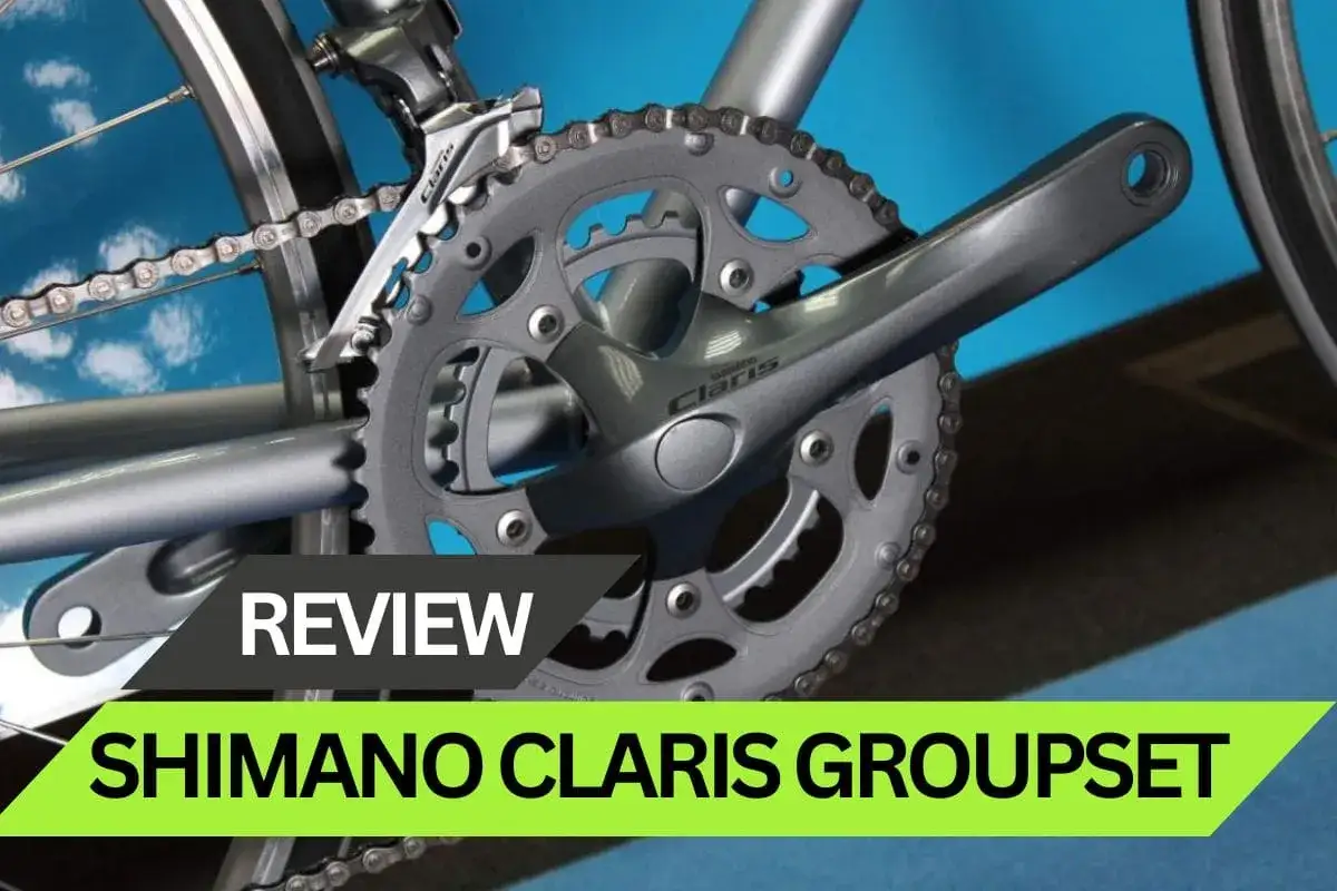 Zbliżenie na rowerowy mechanizm korbowy Shimano Claris. Idealny do recenzji i testów.