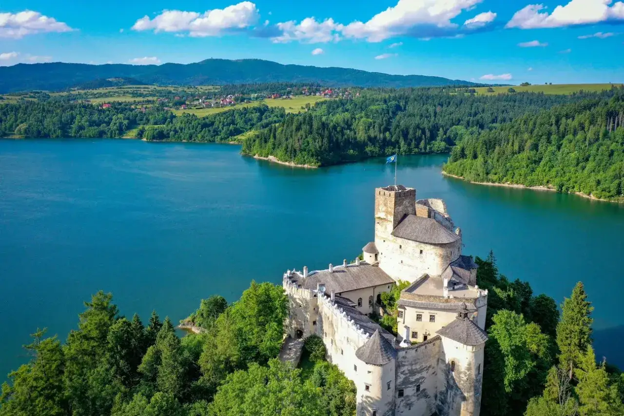 Zamek w Niedzicy nad Jeziorem Czorsztyńskim